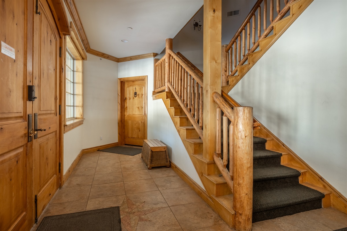 Tbe Mammoth Moose offers a welcoming entry with warm wood details for a relaxed mountain stay.