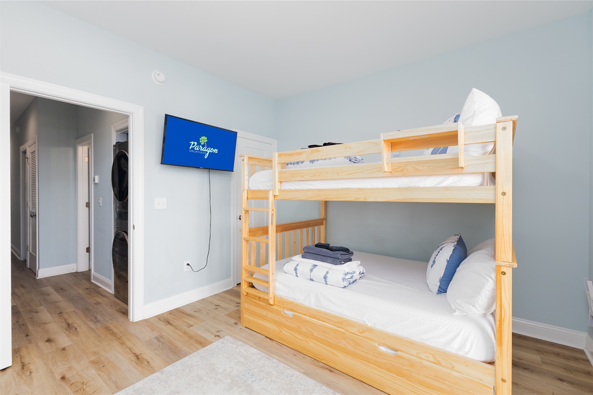 Bunk bed in 1st floor kid's room