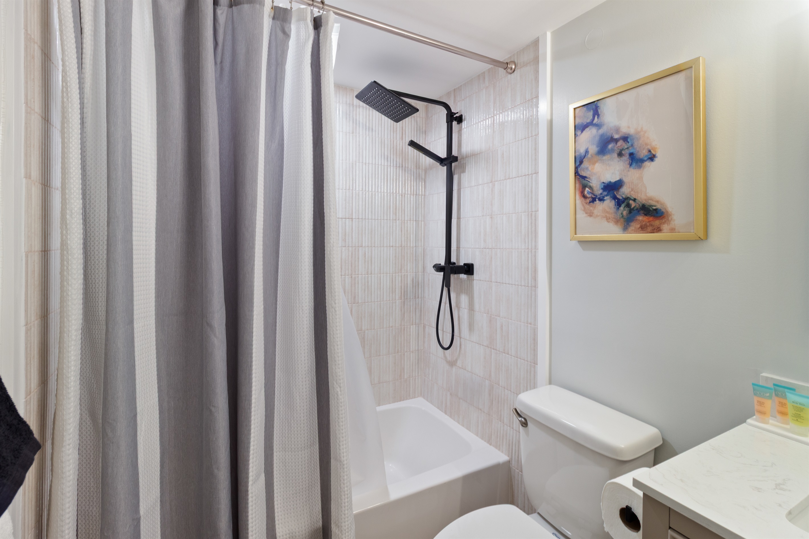 Bathroom 2 - Bath linens provided