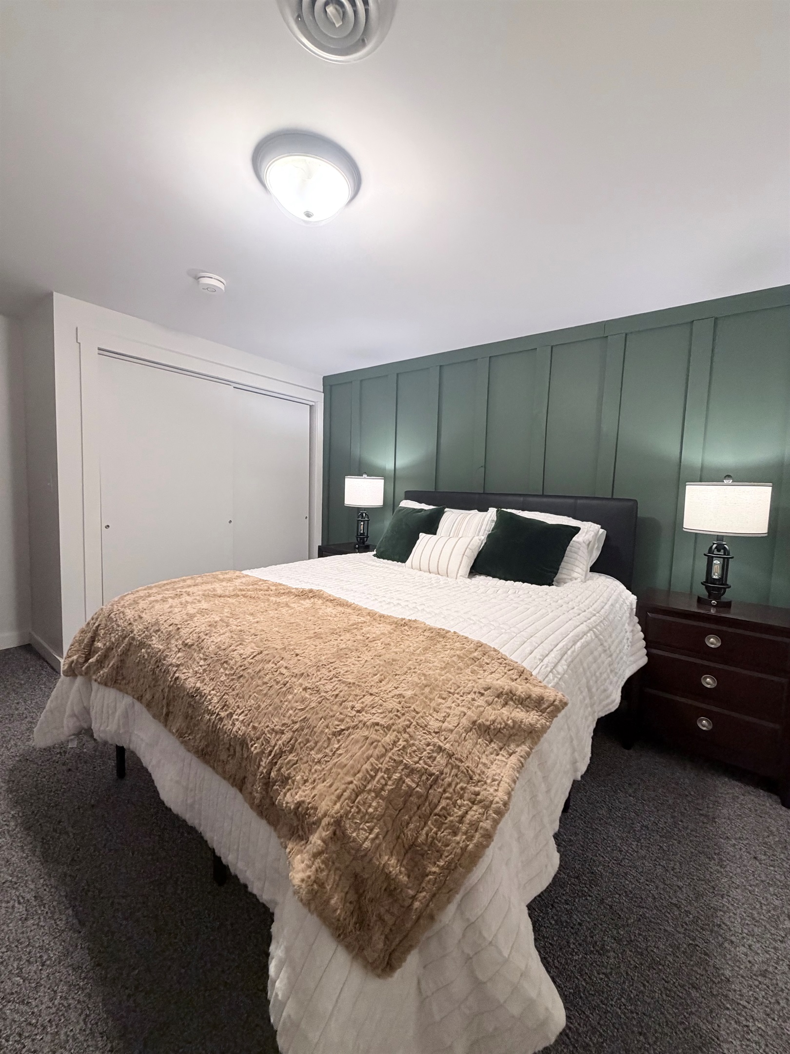 Lower Level Queen Room 