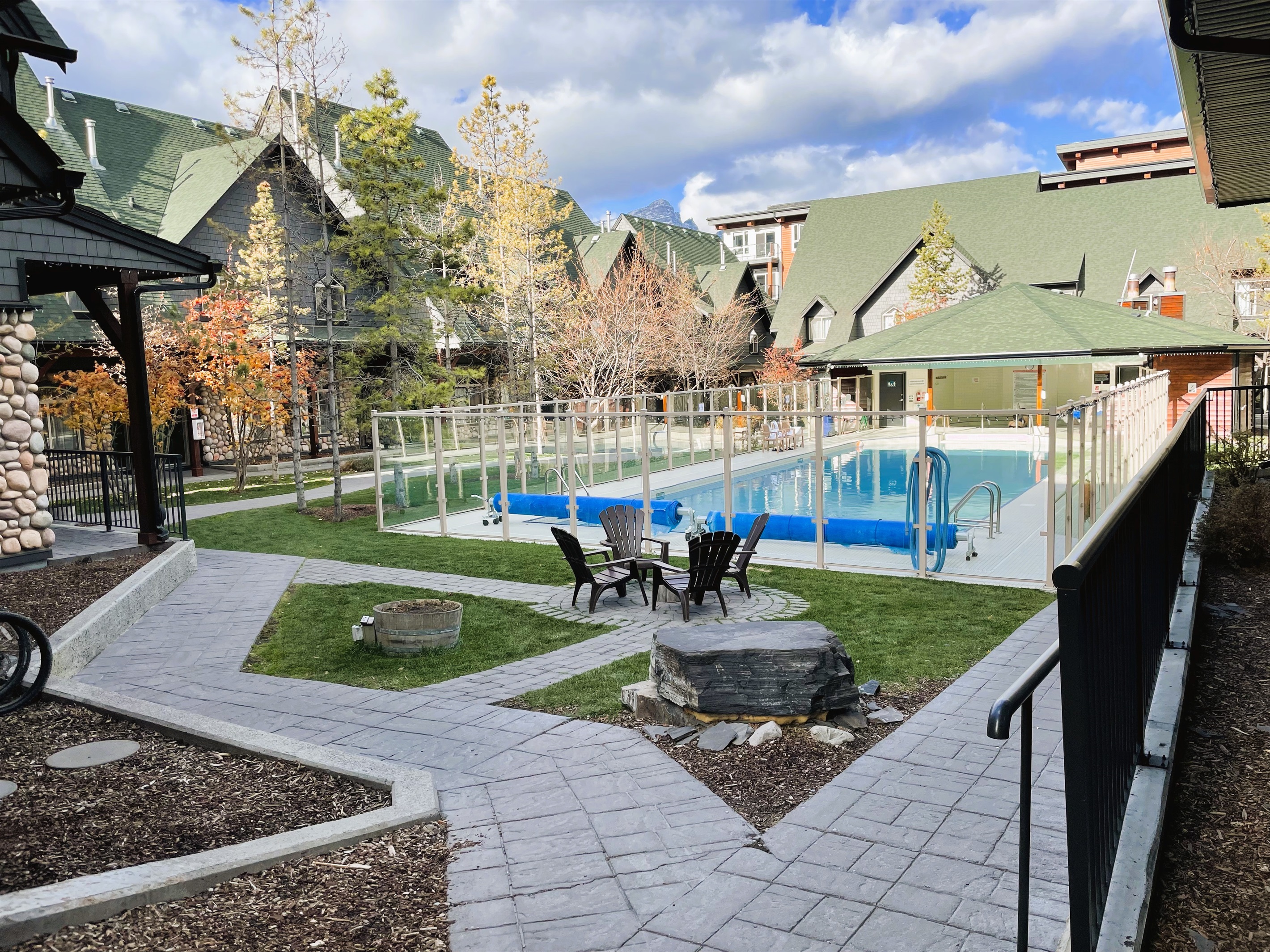 Spacious inner courtyard with the largest resort swimming pool in Canmore!
