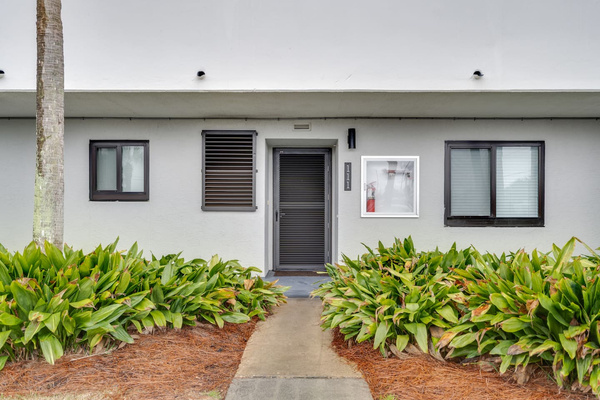 Entrance to condo - 1st floor - no steps!
