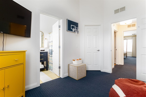 Upstairs - Queen Bunkbed Bedroom