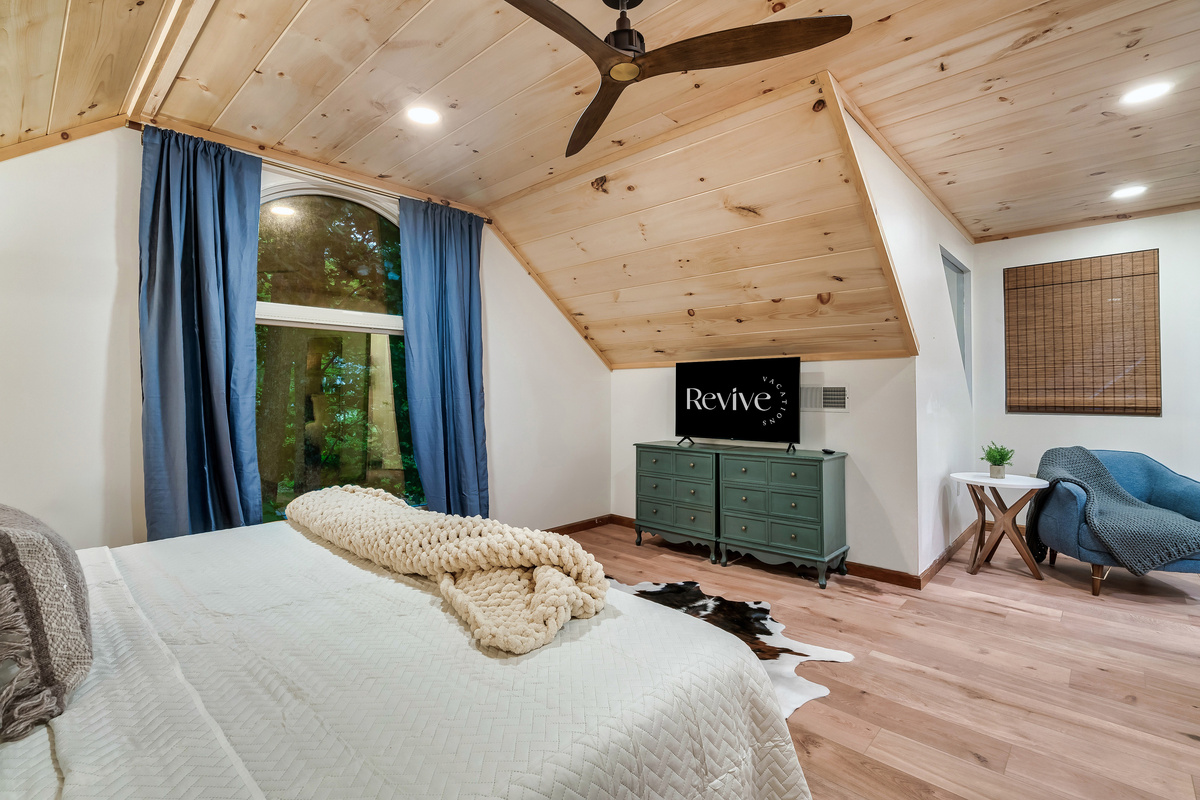 Spend time watching the 43" TV or relax in the reading nook.