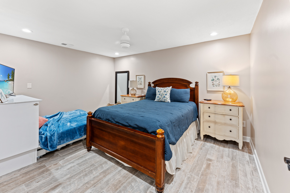 4th Guest Bedroom - Additional Murphy Bed Pull-out