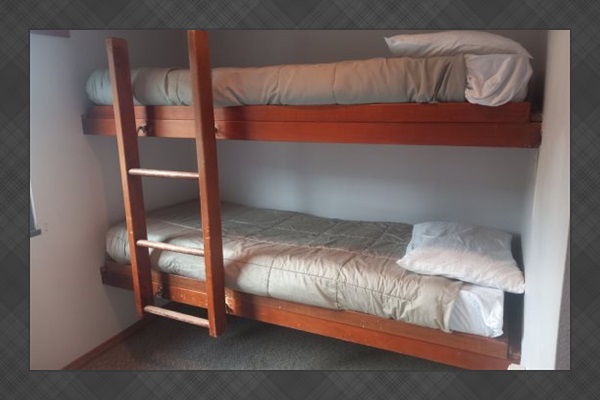 Bedroom: Twin bunkbeds.