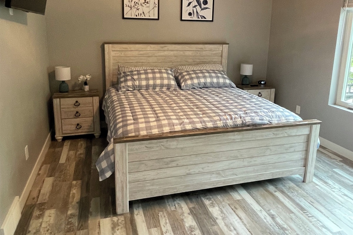 House 2 - bedroom 1 with king bed