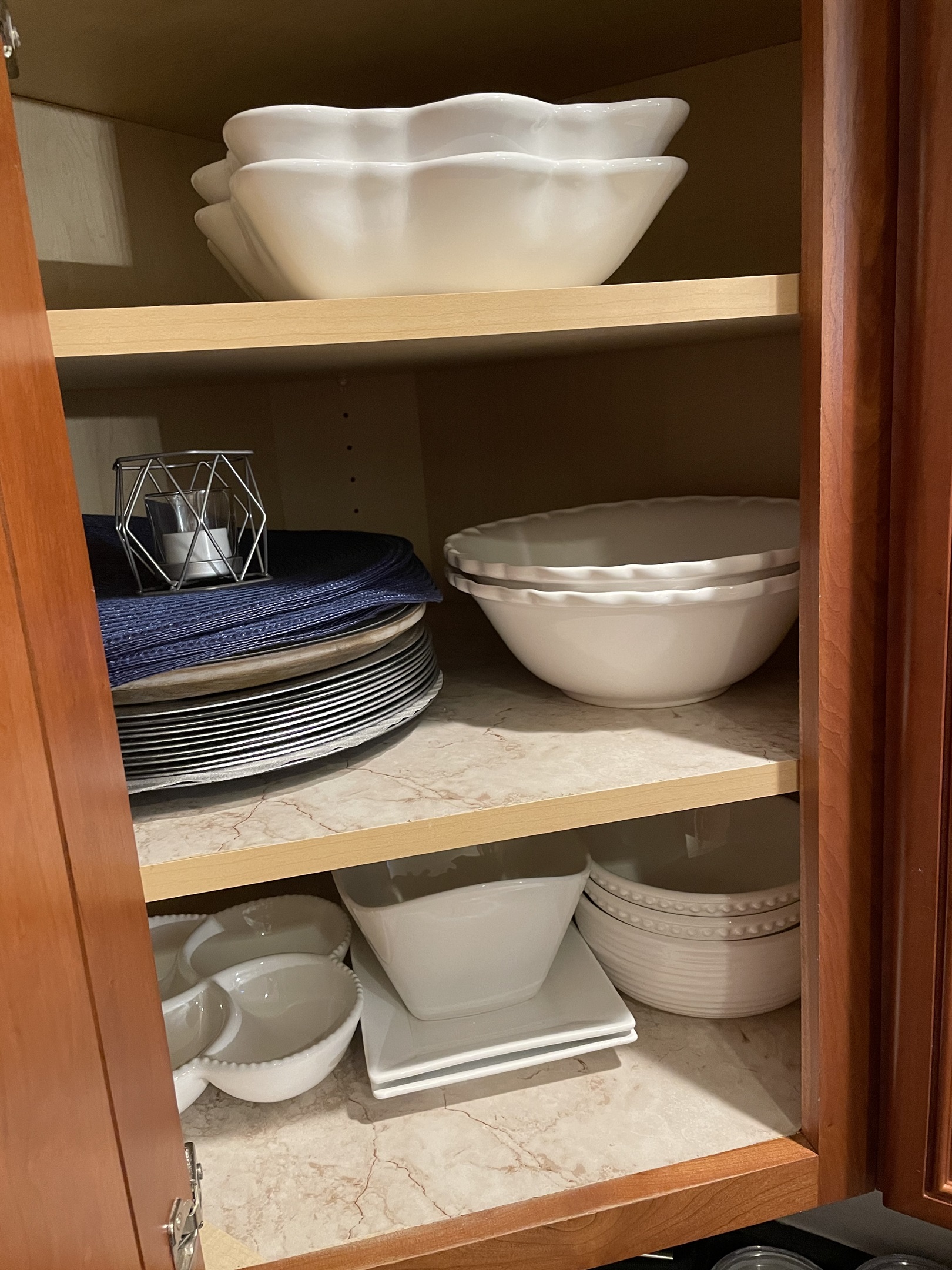 Plenty of hosting napkins provided and serving bowls for a nice meal 