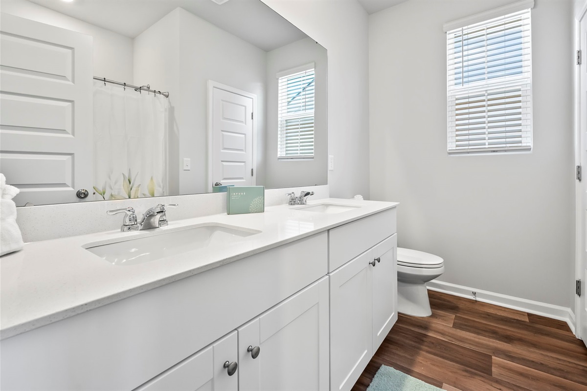 Ensuite Bathroom connected to Master Bedroom