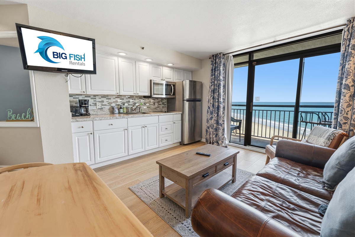 Amazing Living Room with Stunning Views🌊☀️
