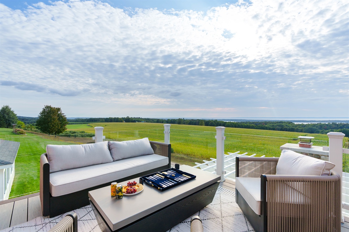 Bring your blanket, as you won't want to leave the coziness of the deck as you watch the day's sunset, chat with friends or play a friendly game of backgammon. 