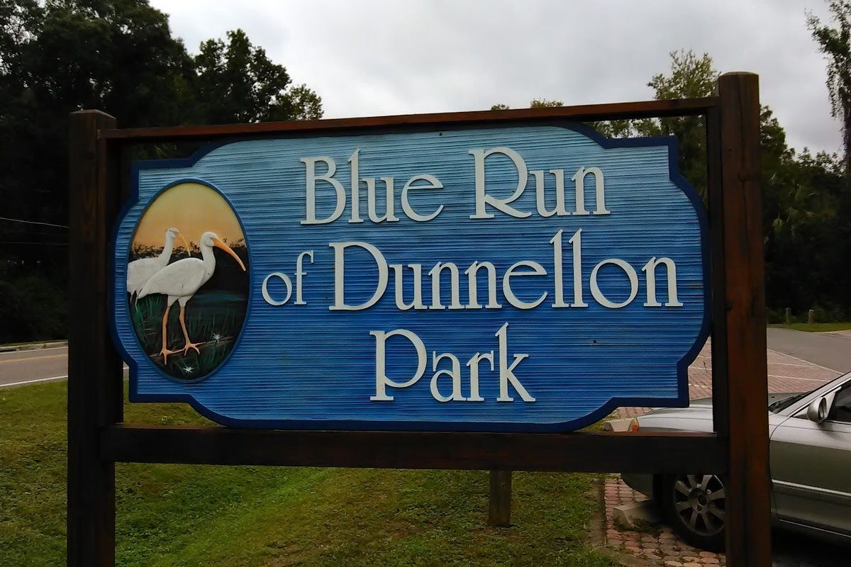 The nearest river access is at Blue Run Park, located just across the street and over the small bridge. Guests are welcome to launch their kayaks there and enjoy easy access to the beautiful Rainbow River.
