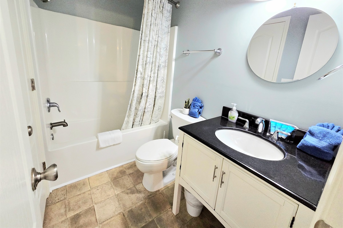 Bathroom 3 - Full (Jack and Jill)