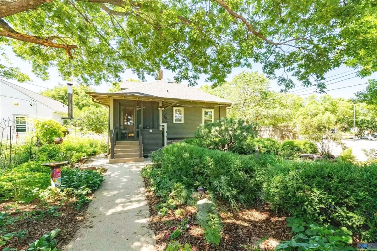 2 back entry doors.   1 leads to the basement and the other is located inside the screened porch where there is a code to get in the house.