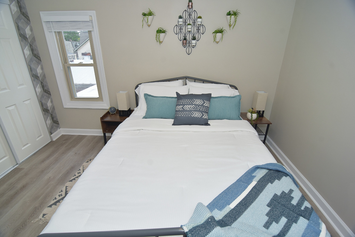Enjoy resting in this queen-sized bed, no matter the season– with the A/C in the summer or the Central Heating in winter.