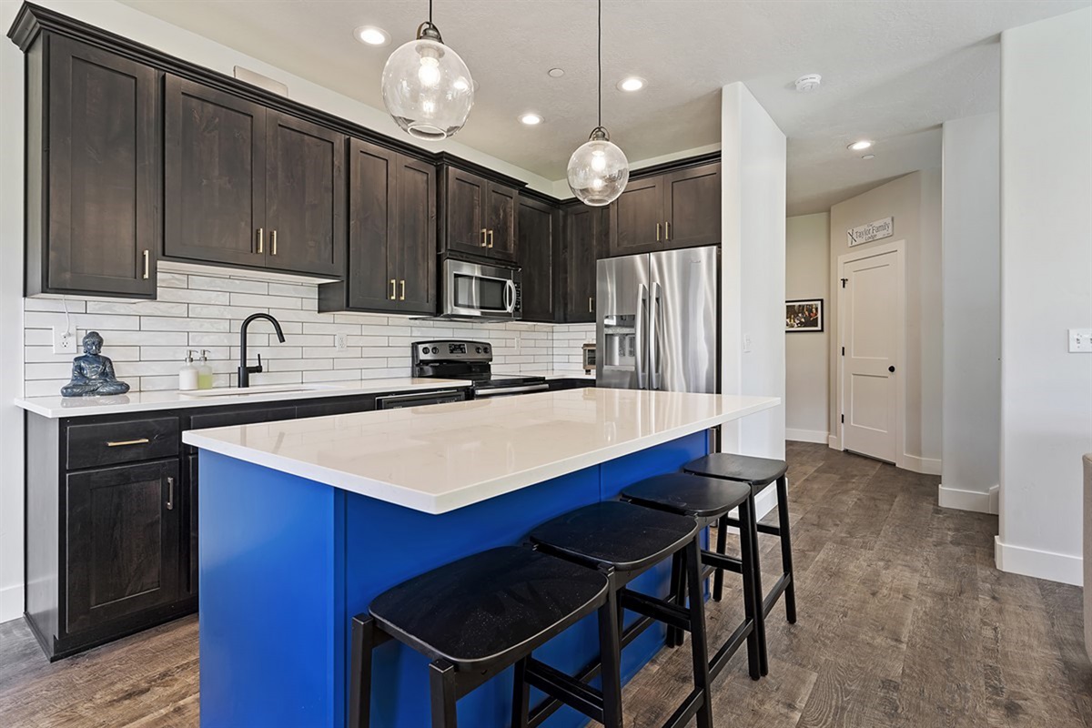 Thoughtfully appointed and fully equipped, this chef-inspired kitchen offers everything needed to create memorable meals in an elevated setting.
