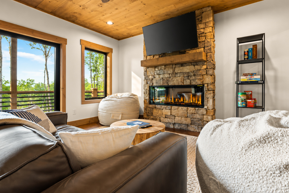 Turn on the fire, pour a drink, and settle in for movie night.
*Indoor Fireplace (Seasonal Use October - April)