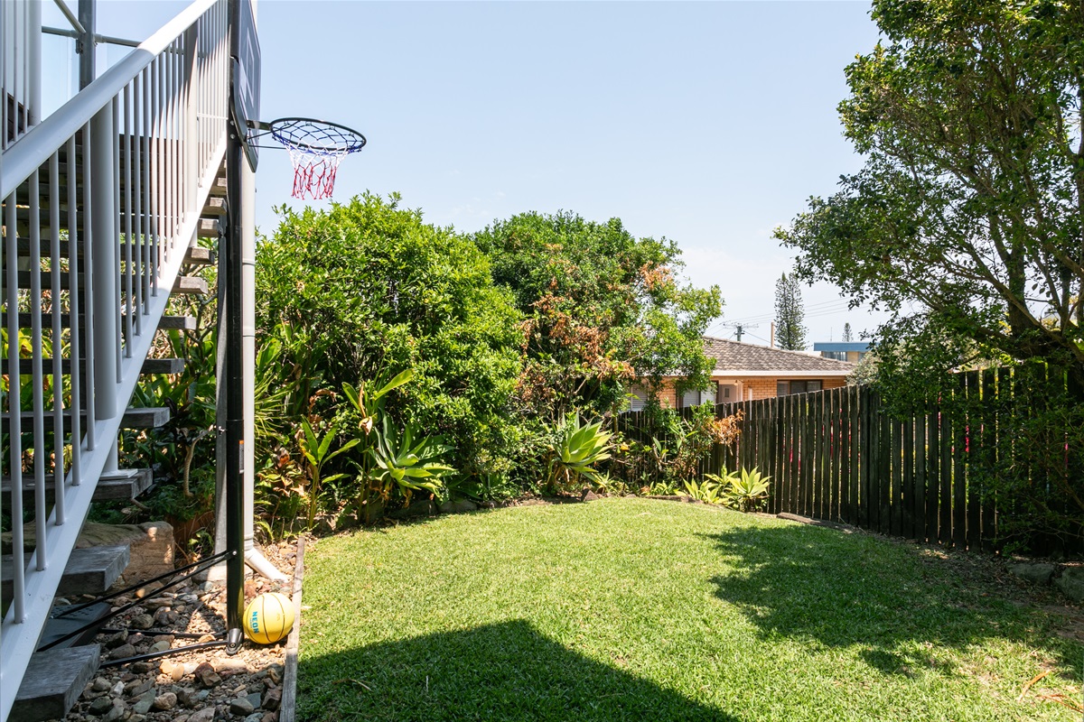 Bond with the family while shooting hoops.