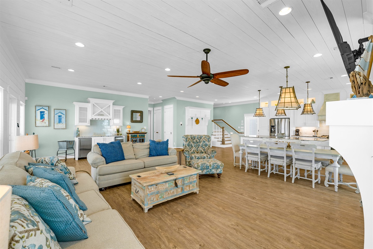 Sea It All: Plenty of space to kick back with friends and family after a long day at the beach.