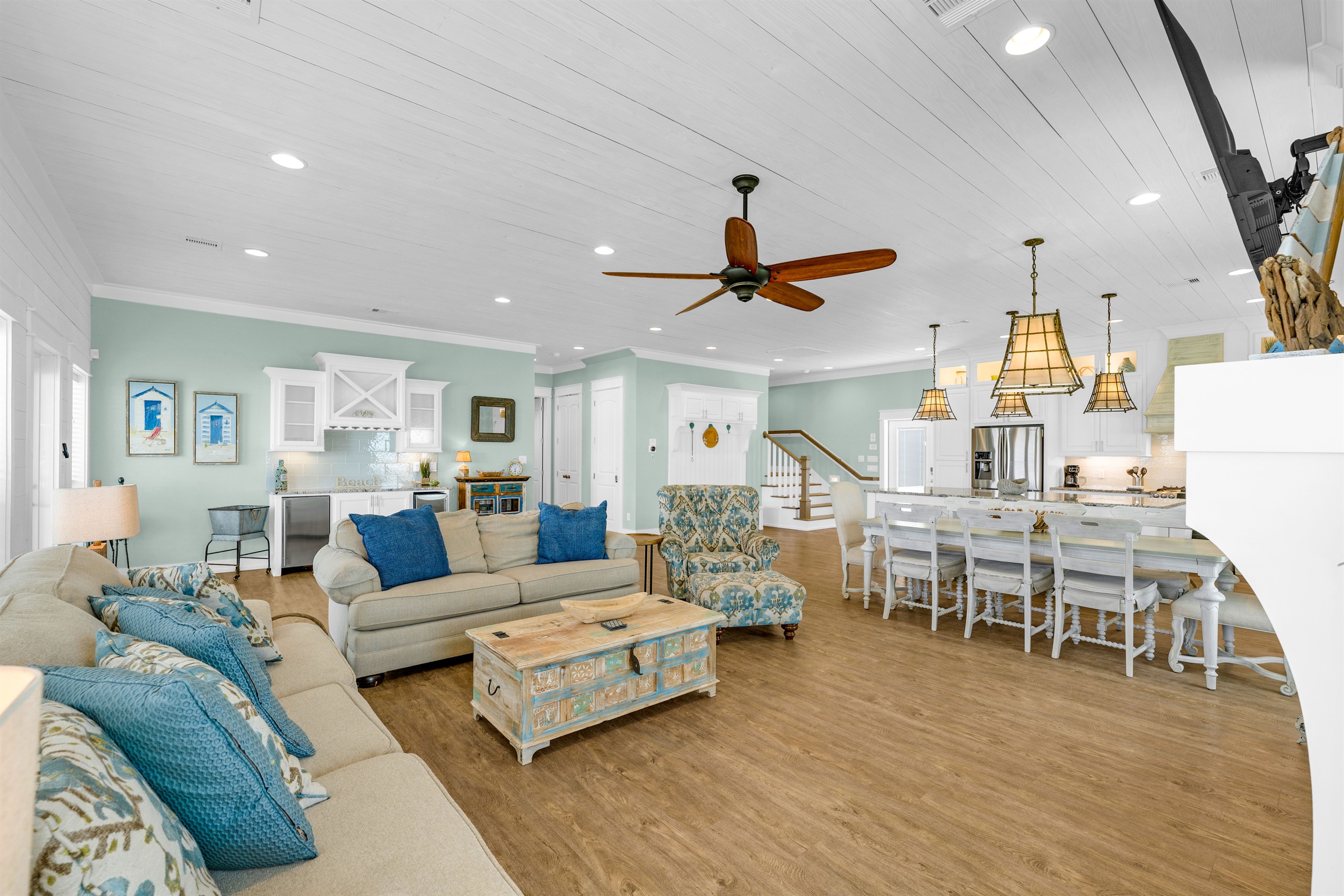 Sea It All: Plenty of space to kick back with friends and family after a long day at the beach.