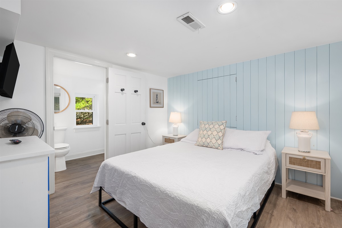 Newly renovated 1st fl queen bedroom