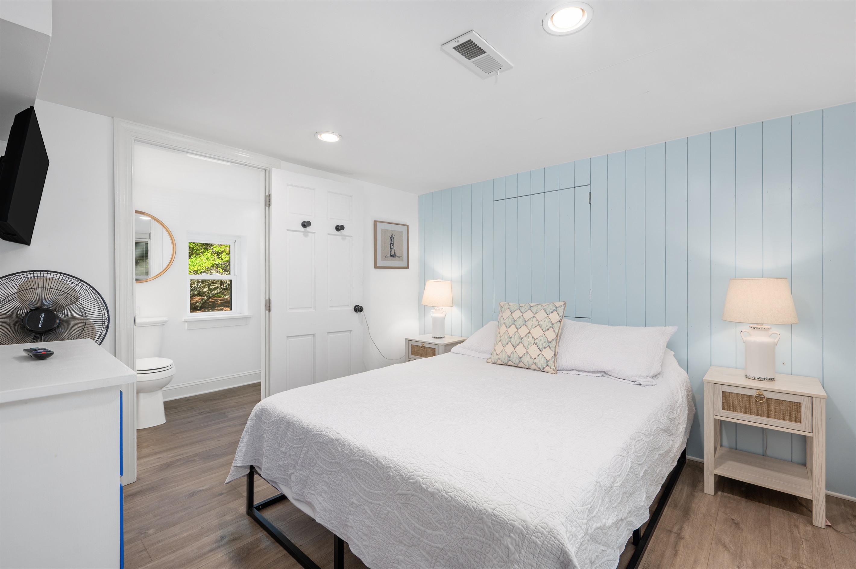 Newly renovated 1st fl queen bedroom
