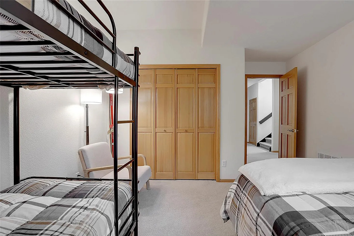 Perfect for families or groups, this versatile guest room features a comfortable double bed plus a twin-over-twin bunk bed setup.