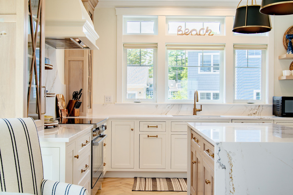 Fresh, airy, and functional—this well-equipped kitchen offers plenty of space for preparing vacation favorites.