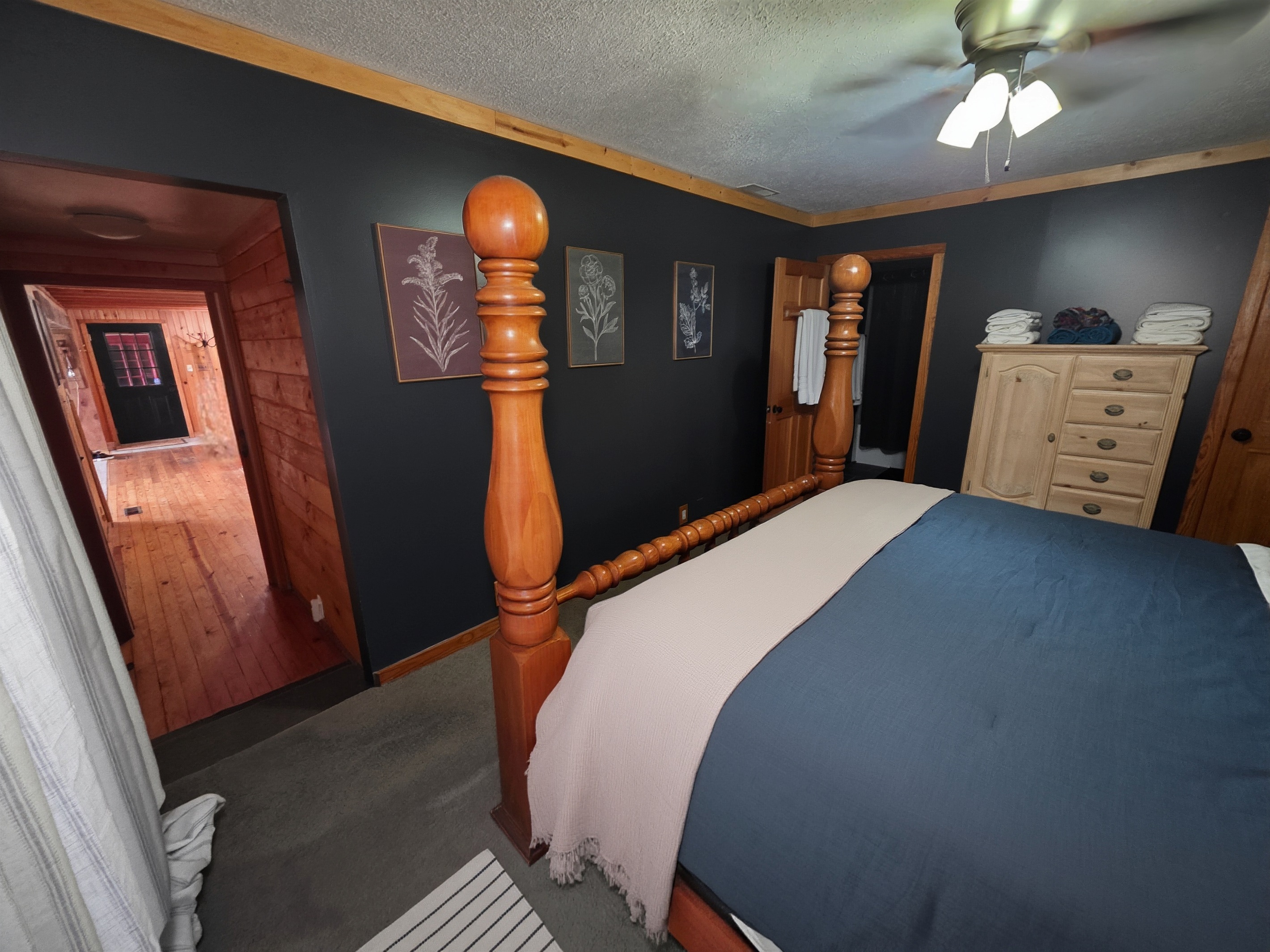 Freshly Painted, Master King Bedroom with ensuite bathroom