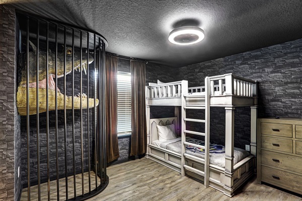 Bedroom 5 (Basilisk) - Twin Bunk Beds - 2nd Floor