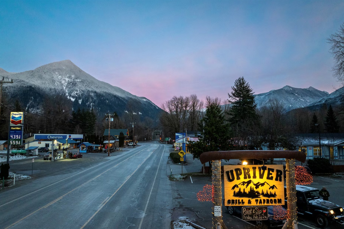 Marblemount's restaurants, coffee and gas station are just minutes away