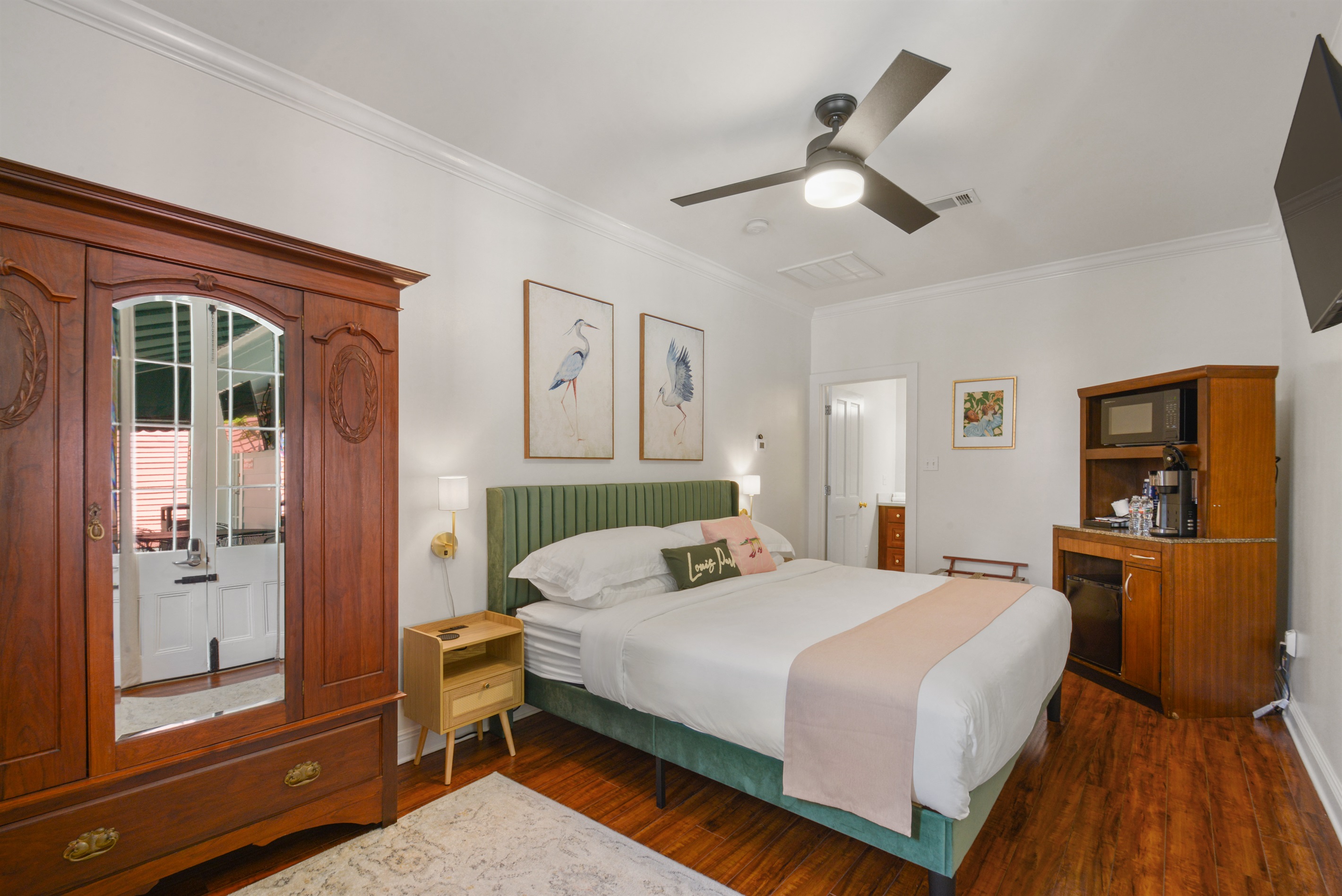 White Guesthouse