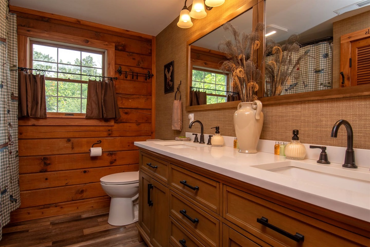 Second floor bathroom with tub and shower. There is enough hand soap for your stay along with 1 ounce starter bottles of shampoo, conditioner and shower gel. You will also be provided with enough toilet paper for your stay.