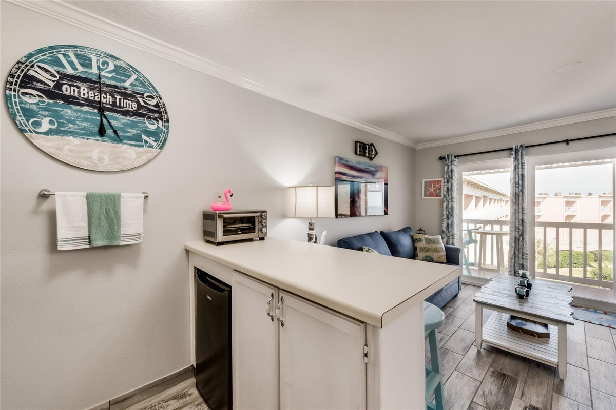 Counters, fridge and cabinets are new - waiting on new photos