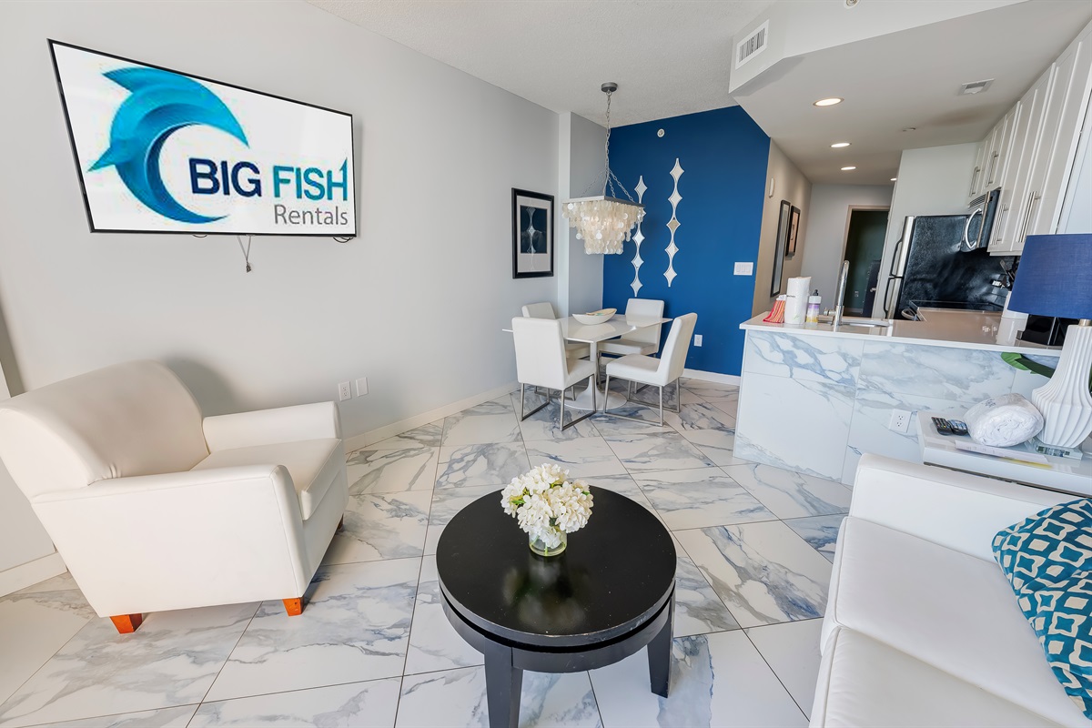 Living Room with Stunning Views🌊☀️