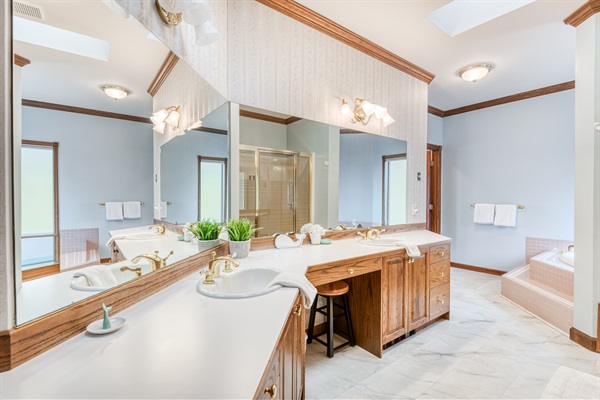 Large Vanity Space - Primary Suite