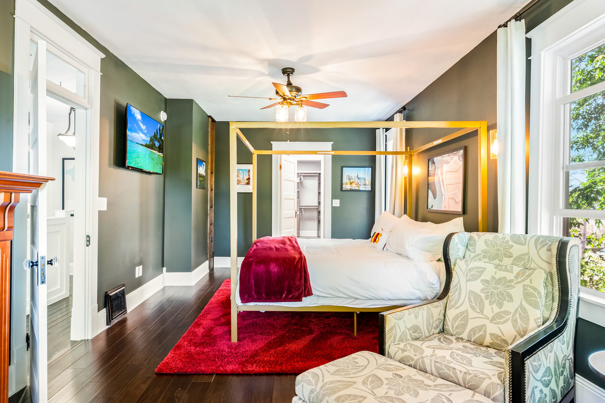We'll always have Paris! Indulge in our primary retreat, complete with a cozy King canopy bed, premium linens, plenty of room to stretch out and even partial views of the lake.