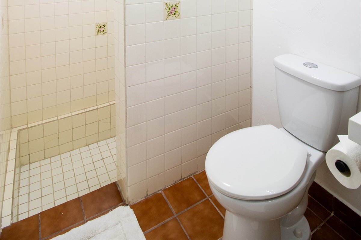 2nd Bedroom en suite Bathroom