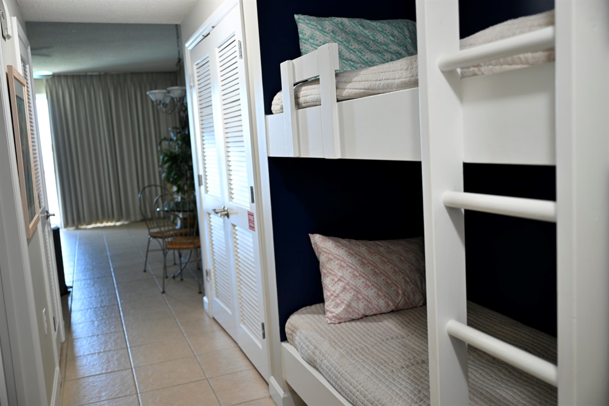 Bunk Area w/twin beds