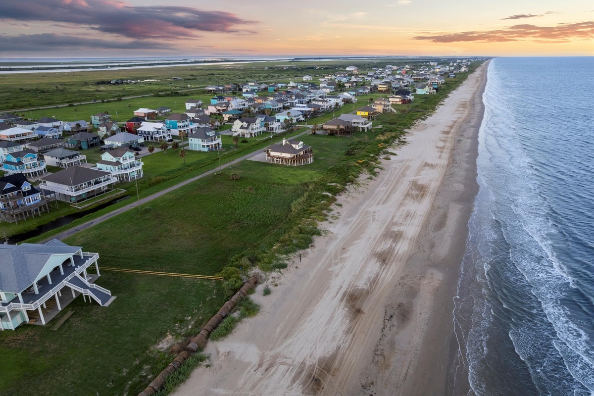 939fa46008a244ea8609b3abf00080f7 Large | Beachhouse | Texas | TX | Vacation Homes | Galveston | Crystal Beach | Kokomo | Breezy Days | Beachfront Elegance | Sunrise Serenity | Southern Sands Property Management, LLC