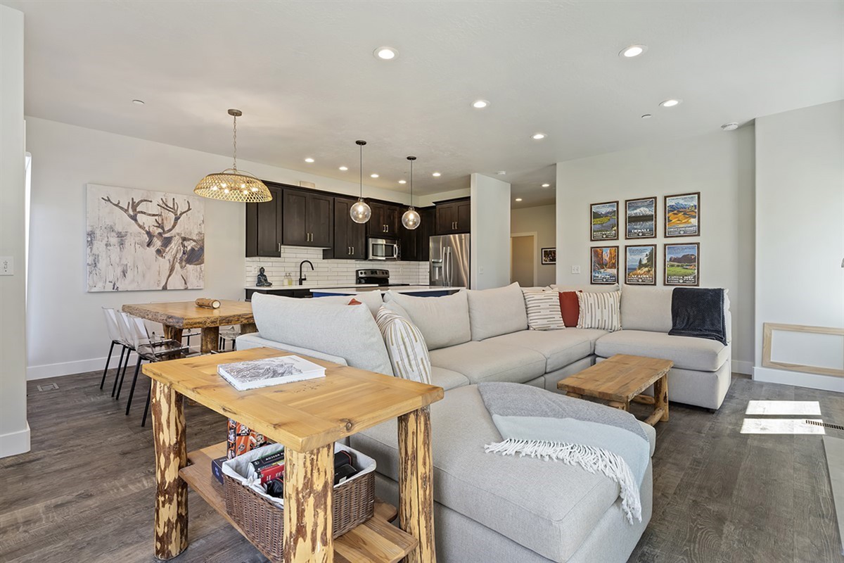 Enter a light-filled, open-concept living space where refined mountain-modern design meets effortless comfort—an elegant setting for gathering and unwinding in style.