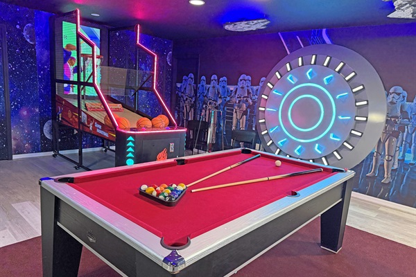 Play Pool And Super Star Basketball Arcade Game