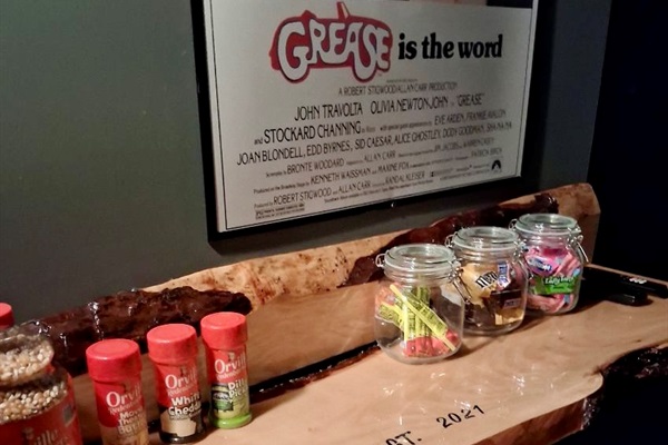 A bar with plenty of snacks to enjoy while watching your favorite movies