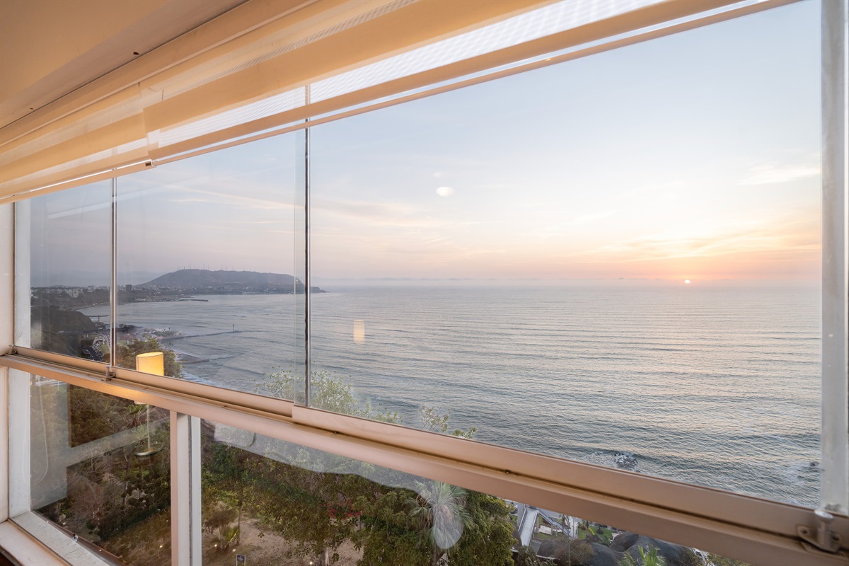 Golden Hour Master Suite: Experience breathtaking front-row sunset views right from your King-size bed, where the sky meets the Pacific in a display of orange and gold