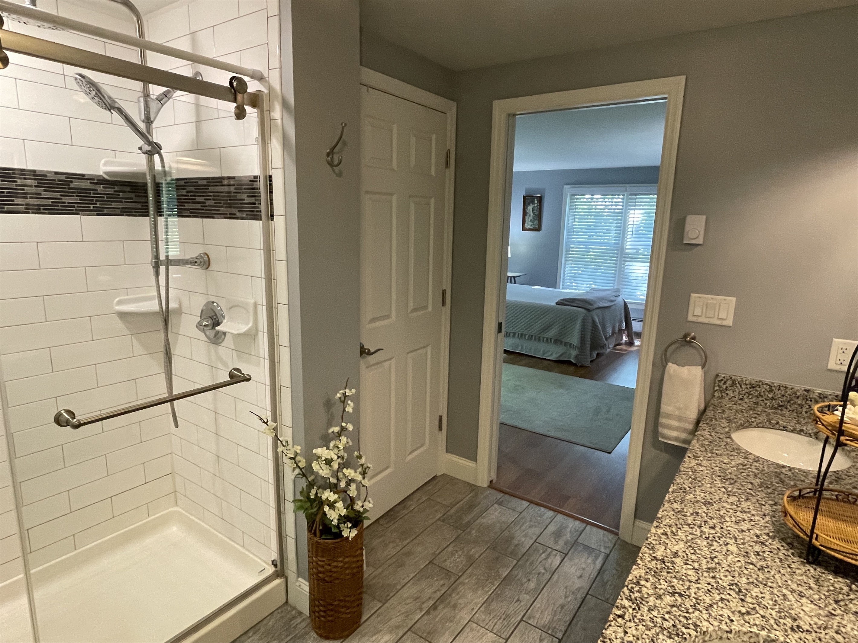 1st floor ensuite Master bath