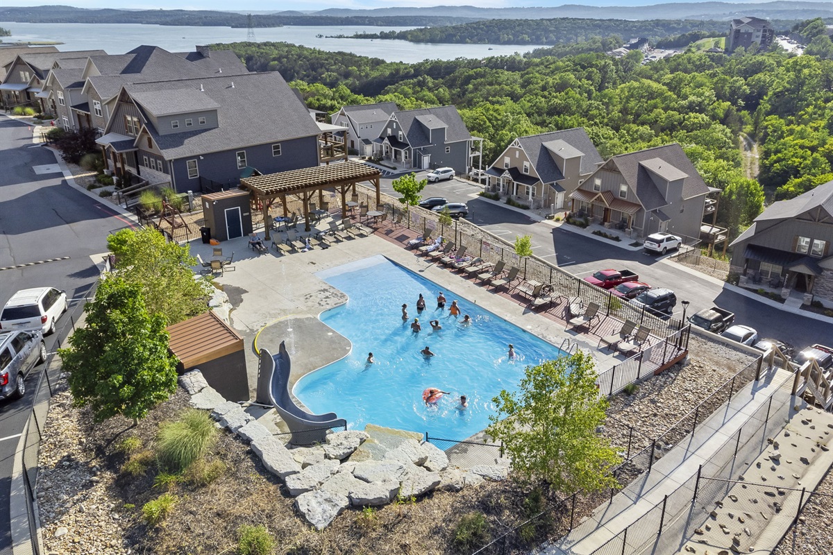 Community outdoor pool!
