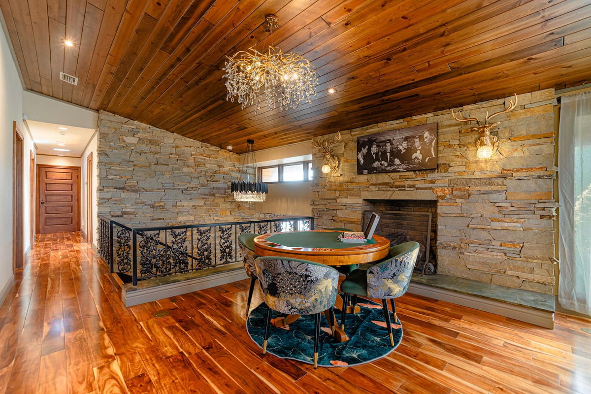 Theme Room