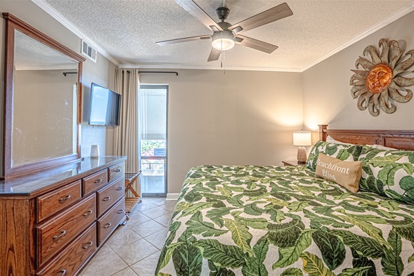 King bedroom with ensuite