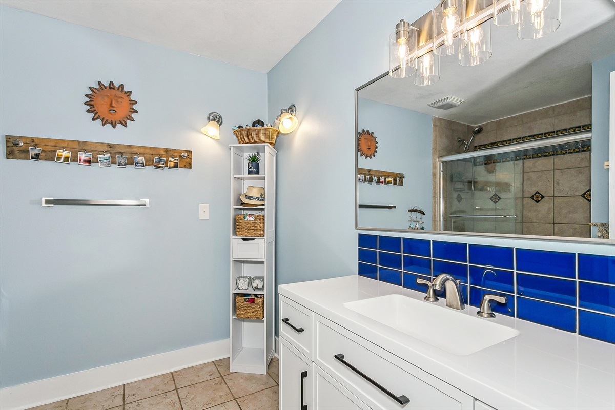 Shared Full Bathroom