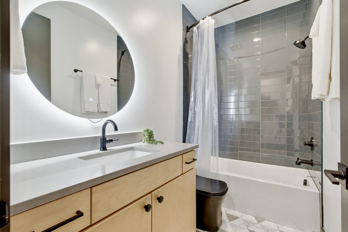 3rd floor full bath